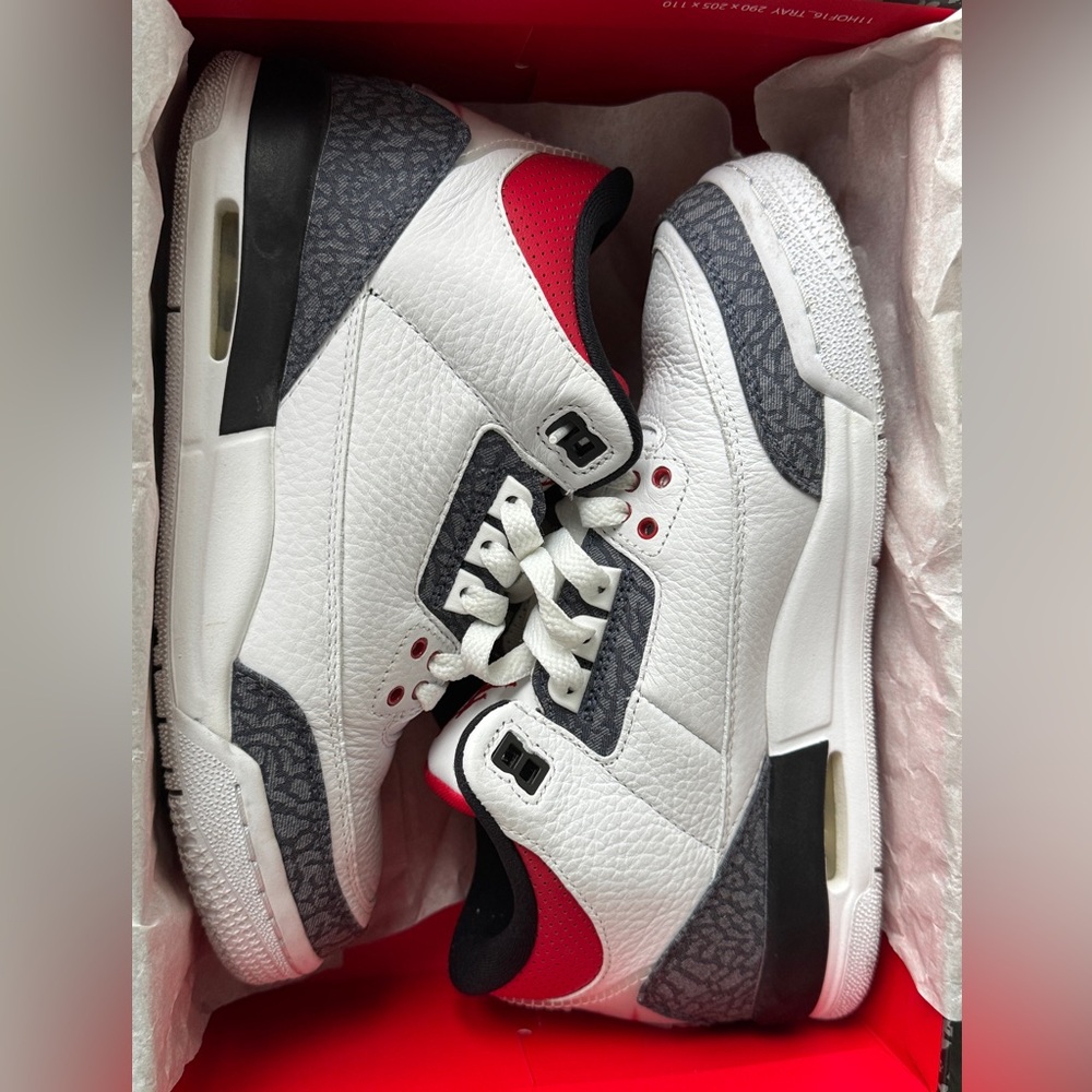 Jordan 3 Retro SE in White and Red
